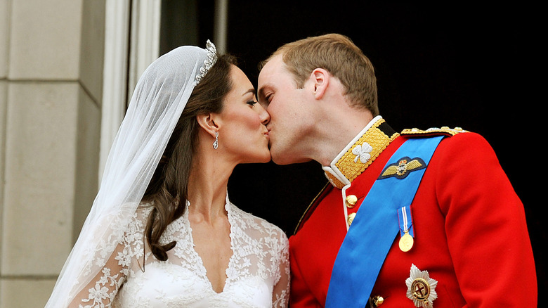 Prince William and Kate Middleton kissing on the Buckingham Palace balcony after their wedding ceremony