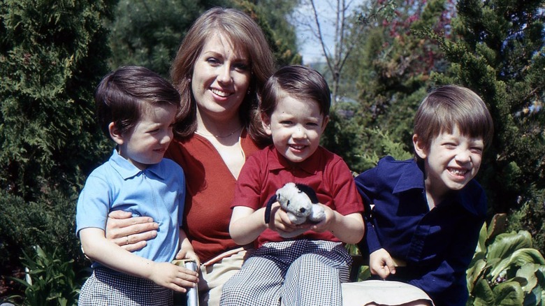 J.D. Scott and the Property Brothers as children pose with their mom