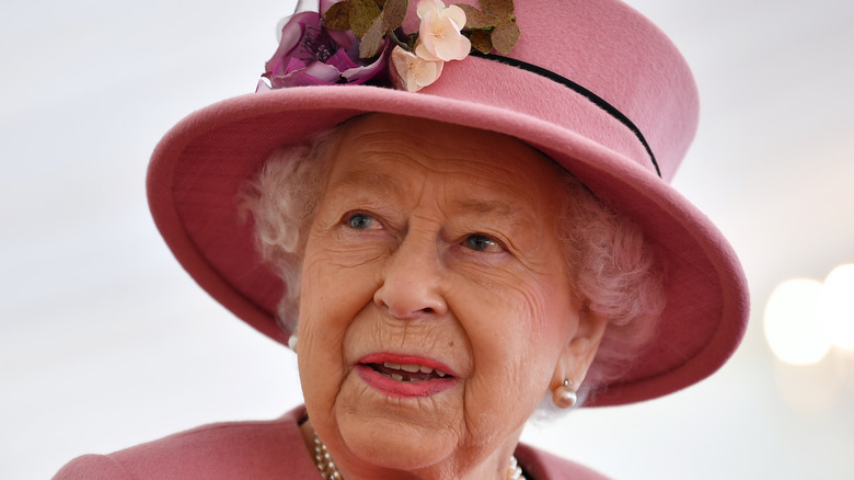 Queen Elizabeth in pink hat