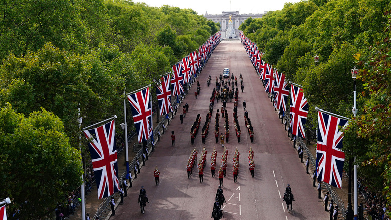 Queen Elizabeth II's procession from Buckingham