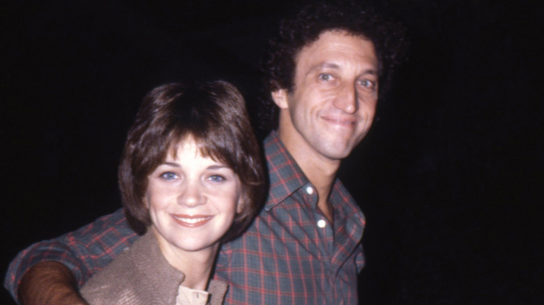 Actress Cindy Williams attends an event with a man in circa 1980 in Los Angeles, California.