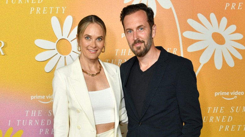 Rachel Blanchard posing with her husband Jeremy Turner at an event