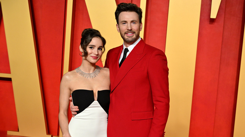 Alba Baptista and Chris Evans attend the 2024 Vanity Fair Oscar Party Hosted By Radhika Jones at Wallis Annenberg Center for the Performing Arts on March 10, 2024 in Beverly Hills, California.