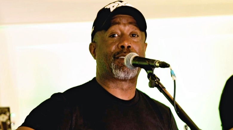 Darius Rucker performing