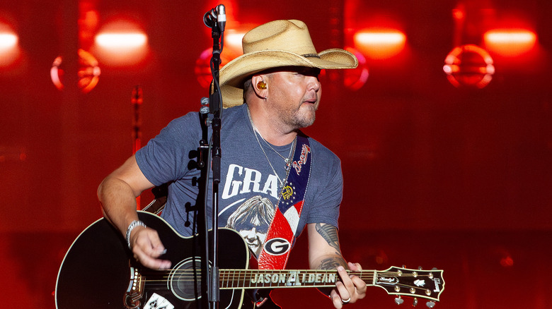 Jason Aldean playing guitar