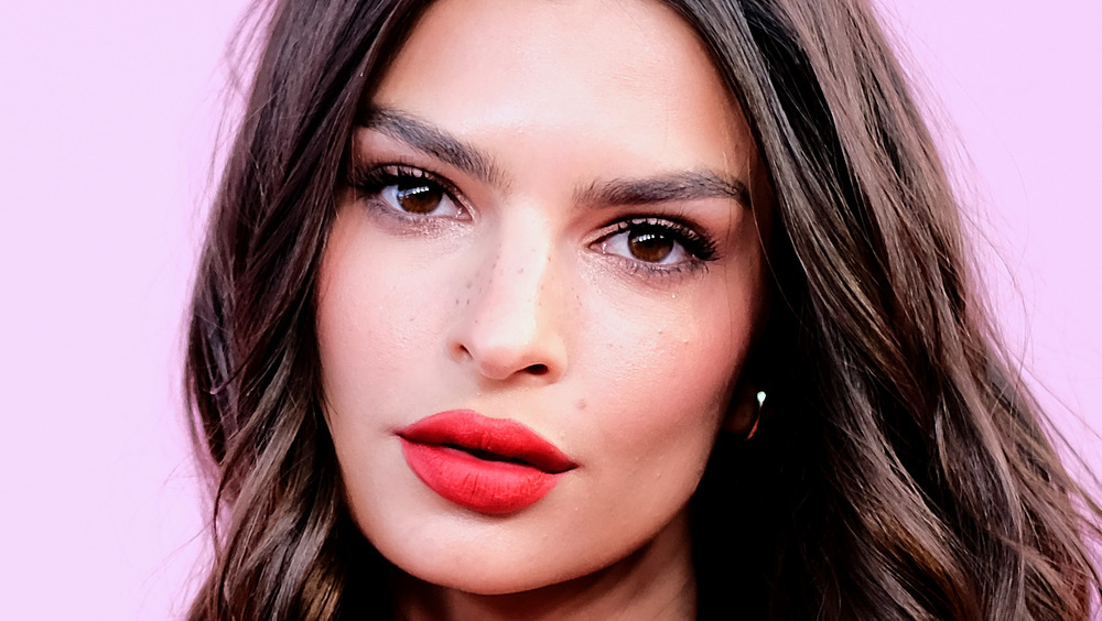 Model Emily Ratajkowski in red lipstick