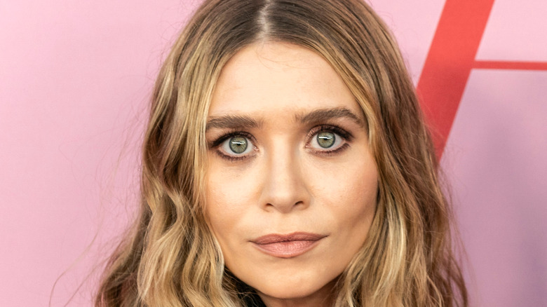 Ashley Olsen posing