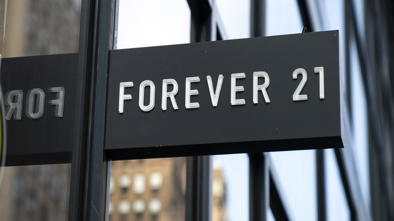 Forever 21 sign