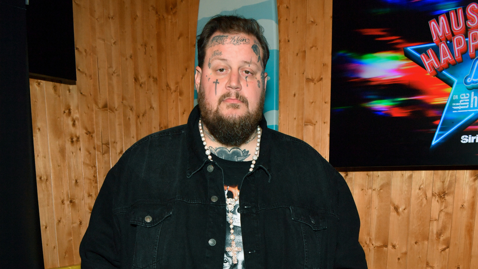 <a href="https://www.thelist.com/1727650/jelly-roll-arrest-13-reason/" target="_blank">The Real Reason Jelly Roll Was Arrested At 13</a>