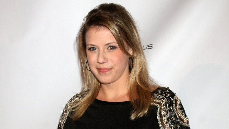 Jodie Sweetin posing 