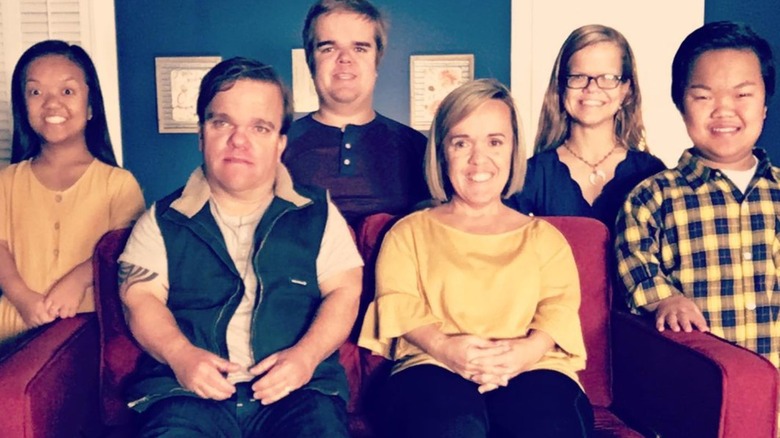 7 Little Johnstons pose for photo