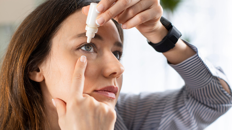 girl applying eyedrops