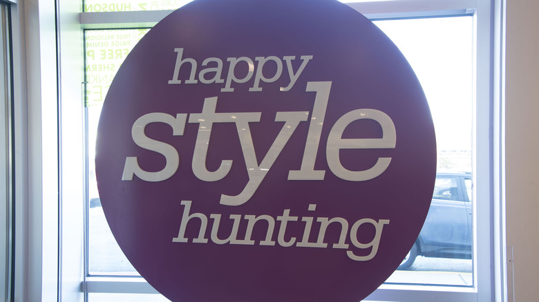 Happy Style Hunting sign