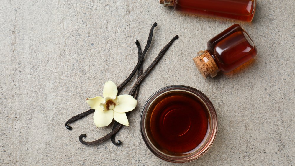 Vanilla extract and a vanilla flower 