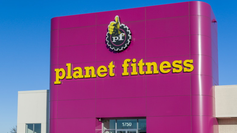 Planet Fitness storefront