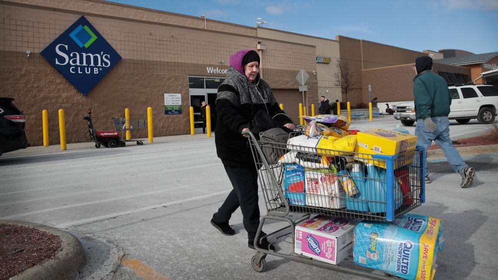 Customers leaving with full carts, Sam's Club exterior