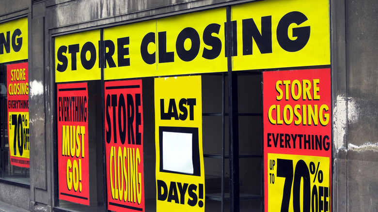 Store closing signs