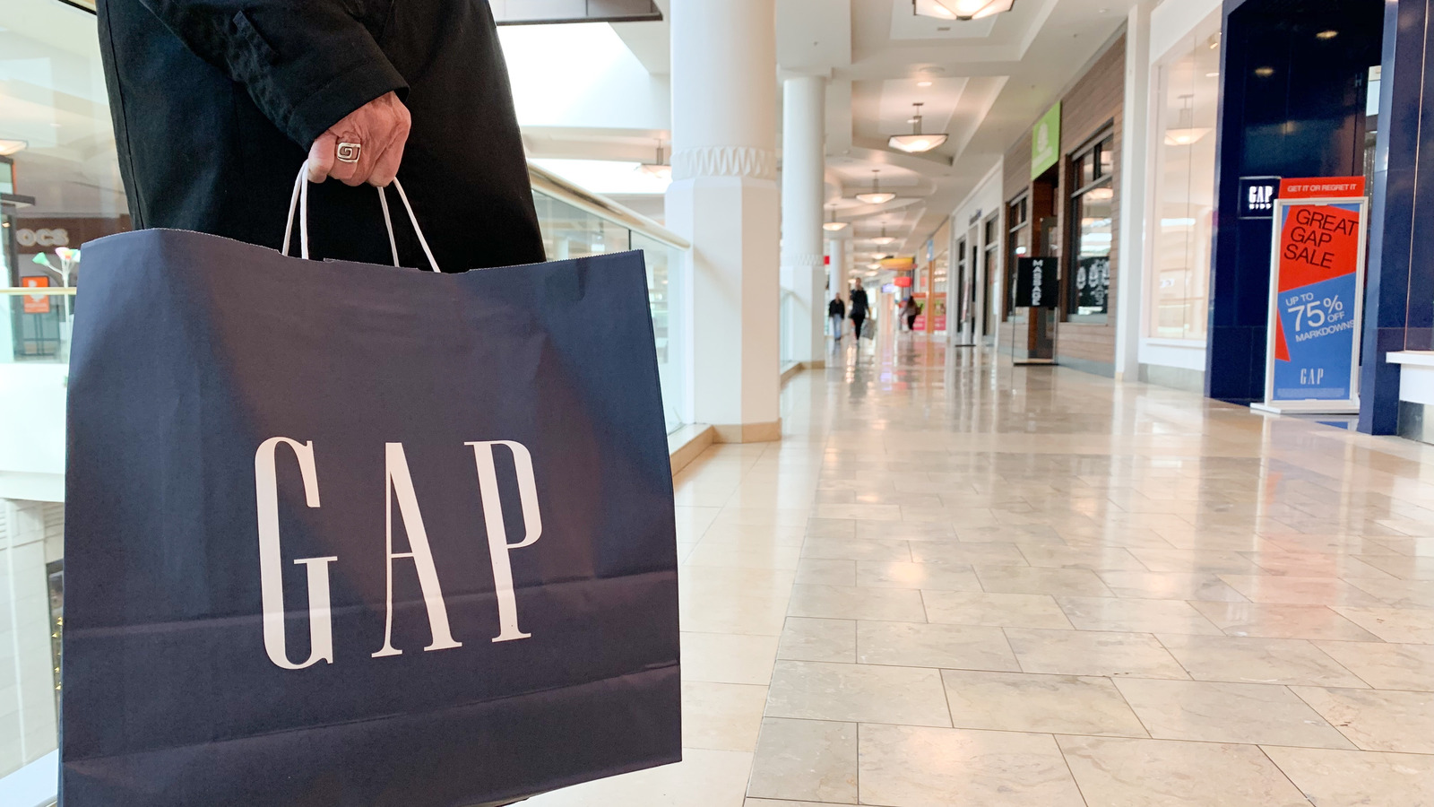 Gap uk. Gap акции. Gap 2019. Gap 2019 photo brand