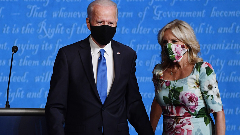 Jill and Joe Biden wearing masks