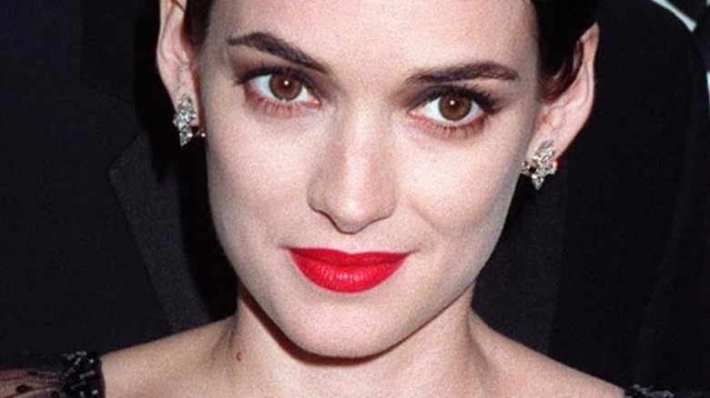 To nail winona's 90's chic looks, graphic tees are basically uniform. Winona Ryder 90S Makeup - The Real Reason Winona Ryder Changed Her Name