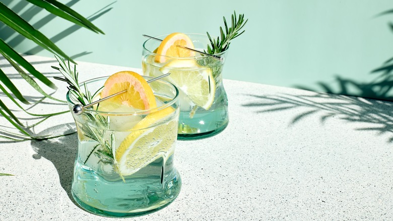 Cocktails with lemon and rosemary