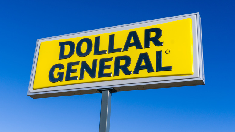 Dollar General sign