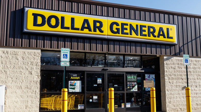 Dollar General exterior