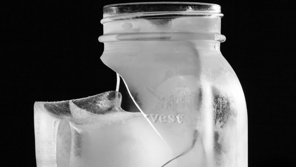 https://www.thelist.com/img/gallery/the-real-reason-you-shouldnt-freeze-food-in-glass-jars/smarter-ways-to-freeze-your-food-1594236678.jpg