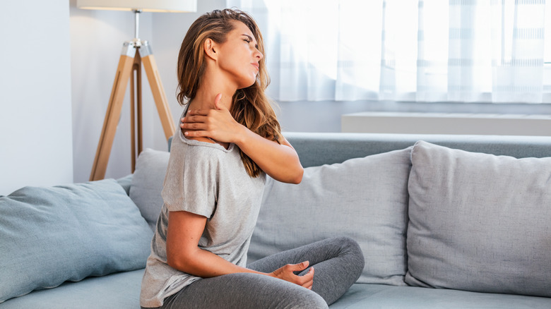 Woman experiencing shoulder pain