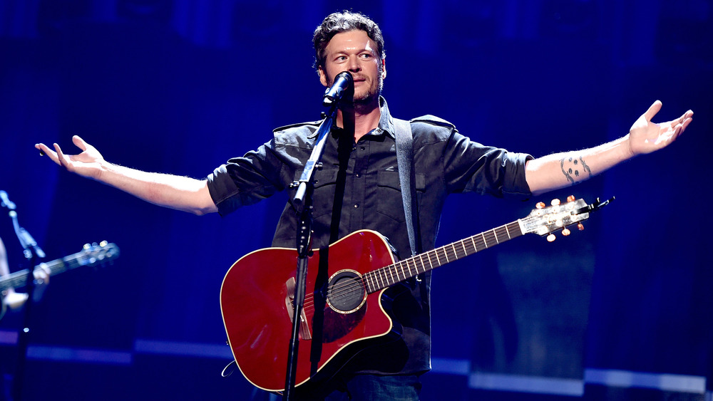 Blake Shelton on stage 