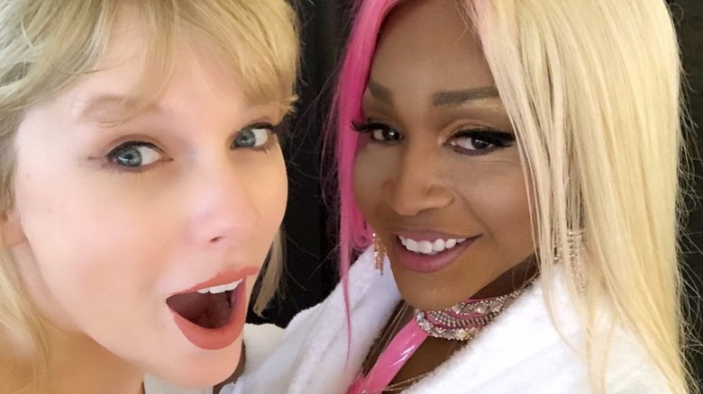 Akeria C. Davenport and Taylor Swift take a selfie