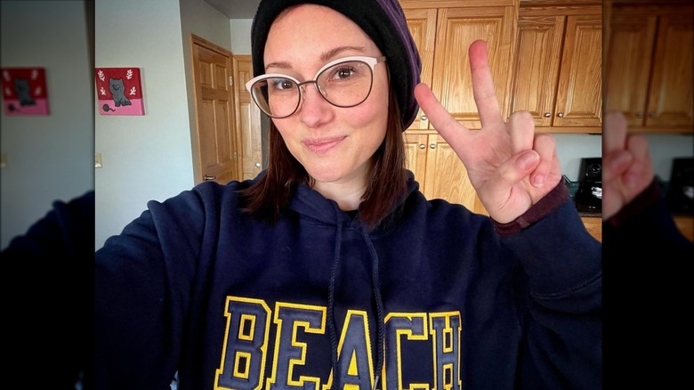 Chyler Leigh selfie and peace sign