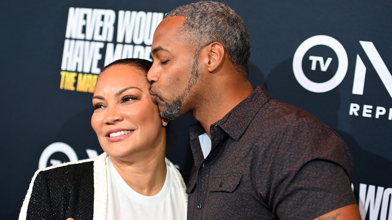 Mike Jackson kissing Egypt Sherrod on the side of the head