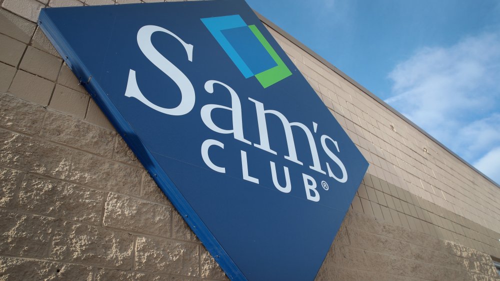 Sam's Club sign