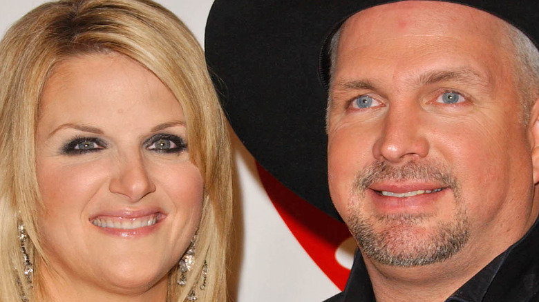 Trisha Yearwood, Garth Brooks smiling on red carpet