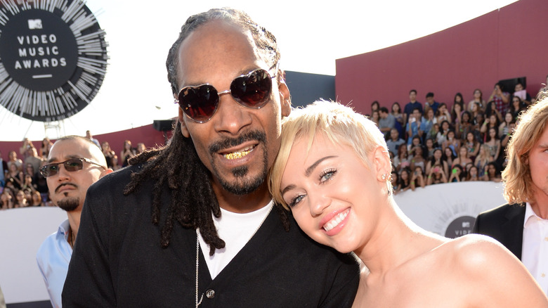 Miley Cyrus and Snoop Doog posing together