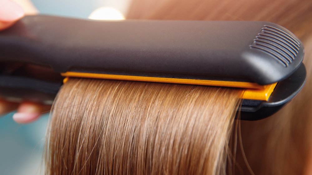 How to straighten your hair with a flat iron