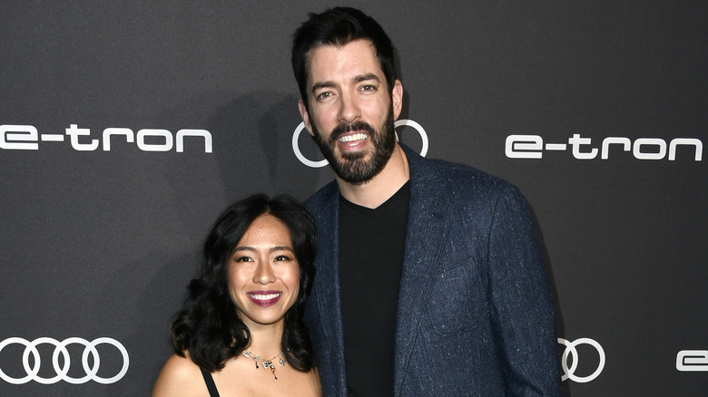 The Shocking Color Drew Scott Painted His Bedroom Walls - What Color Gray Paint Do The Property Brothers Use
