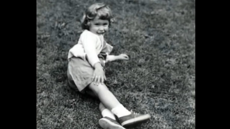 Pauline Robinson "Robin" Bush posing for a picture.