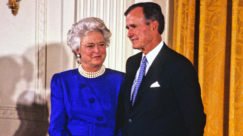 First Lady Barbara Bush and President George HW Bush during the National Medal of Arts ceremony in the White House (1989)