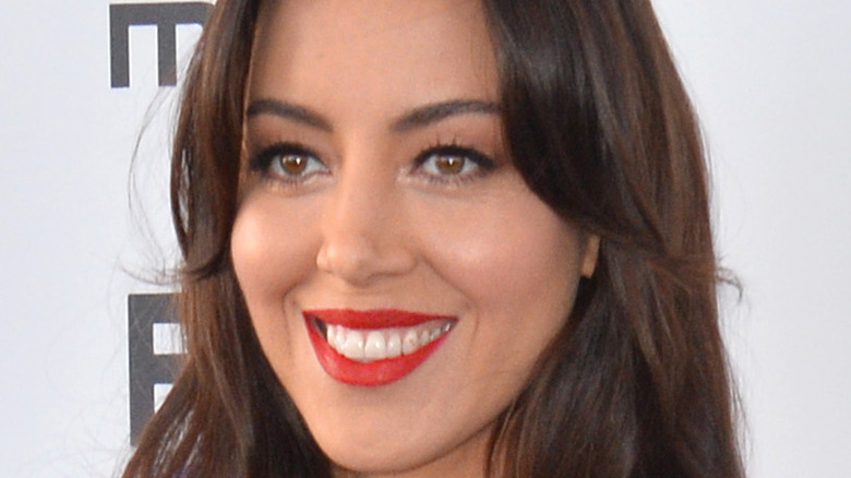 Aubrey Plaza red lipstick