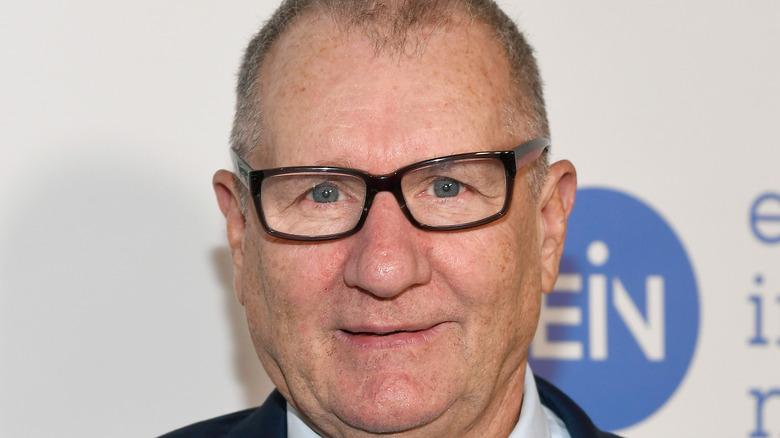 Ed O'Neill posing