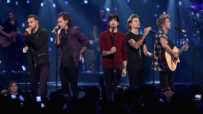 One Direction performing