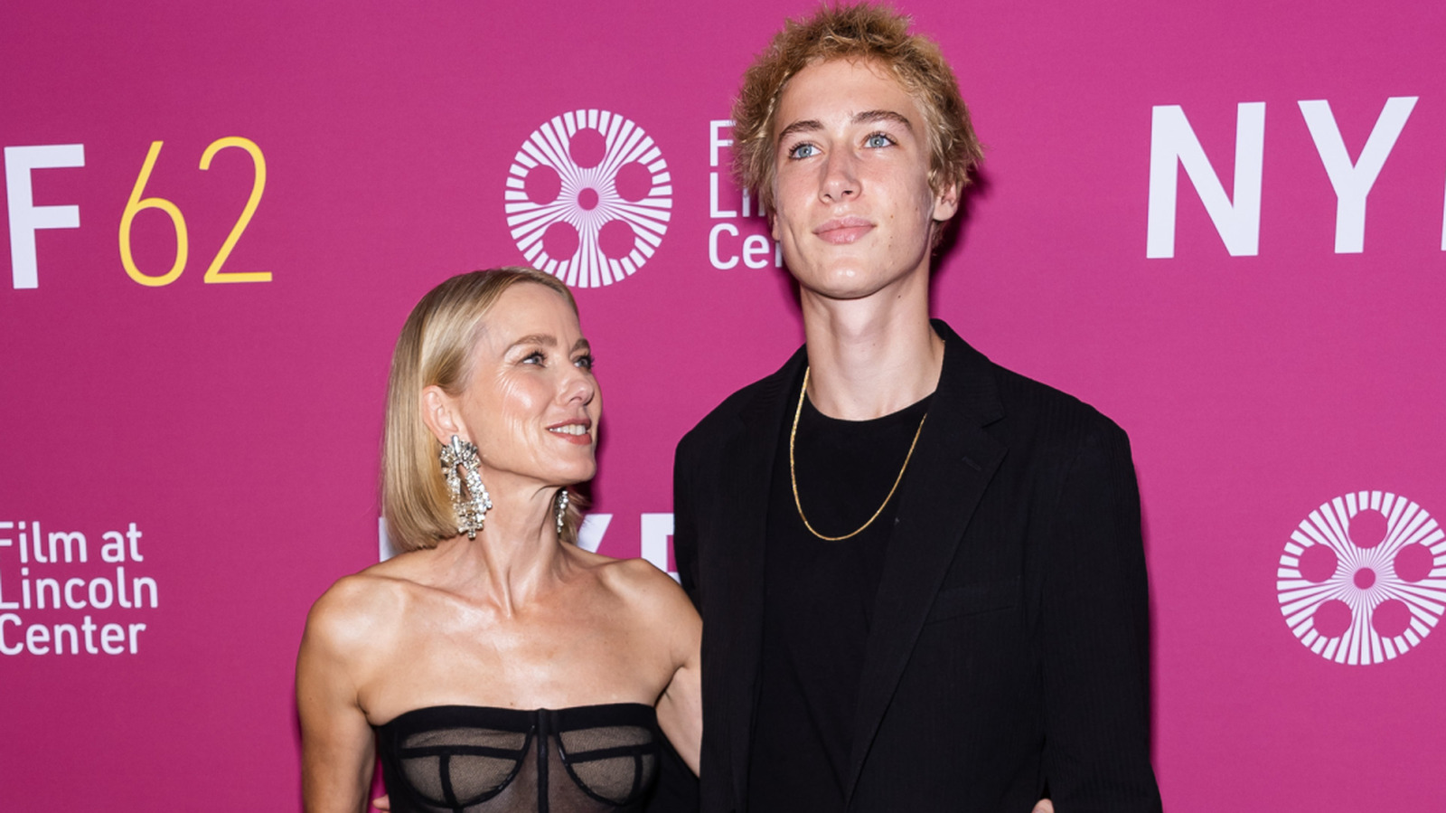 <a href="https://www.thelist.com/1737003/naomi-watts-son-height-transformation/" target="_blank">The Staggering Height Transformation Of Naomi Watts’ Son</a>