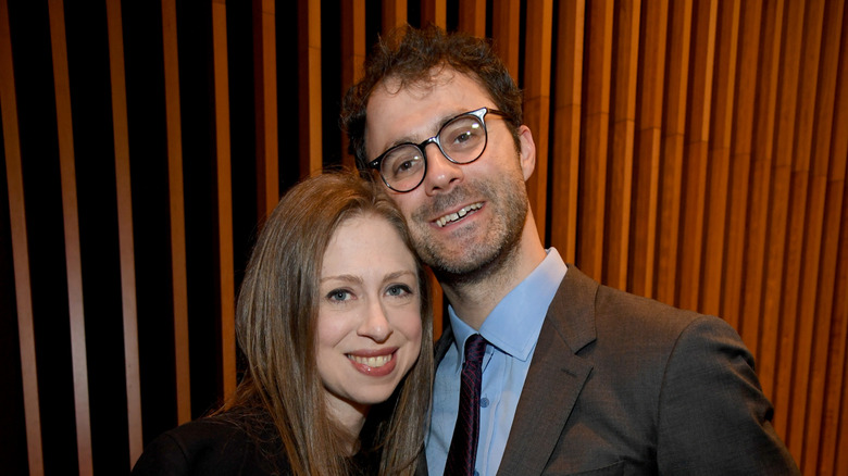 Chelsea Clinton and Marc Mezvinsky smiling