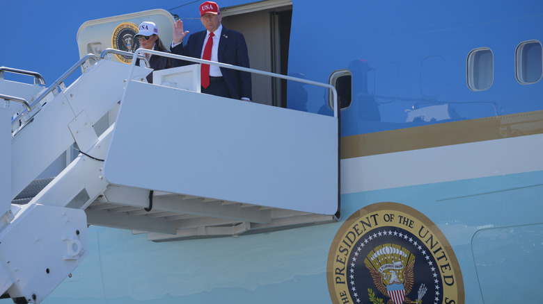 Donald Trump waving from door of Air Force One