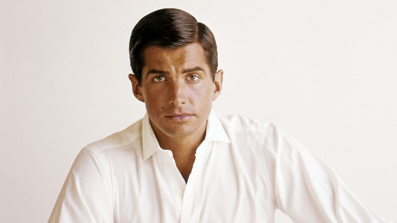 George Hamilton poses for a photo circa 1975
