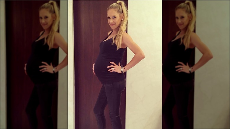 Anna Kournikova during her pregnancy in 2018