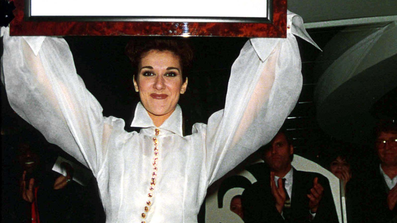 Céline Dion holding her plaque