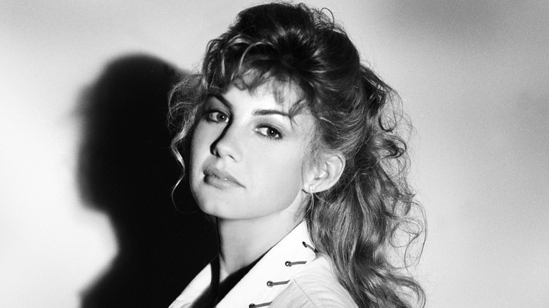 Faith Hill posing in black and white in 1993